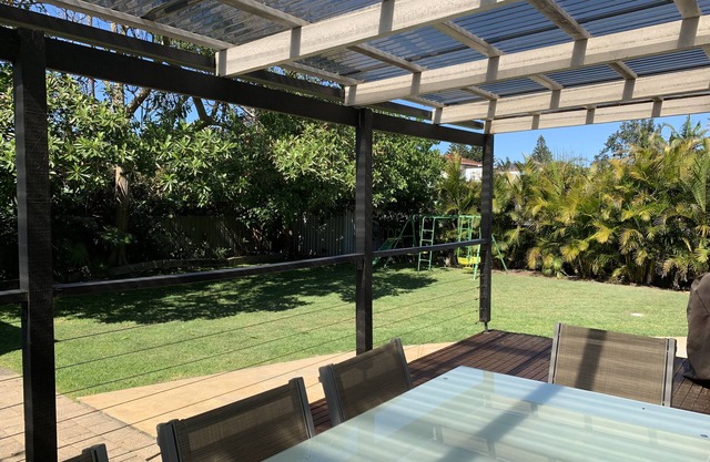 Copa Beach House, family friendly, 2 min flat walk to beach, huge backyard