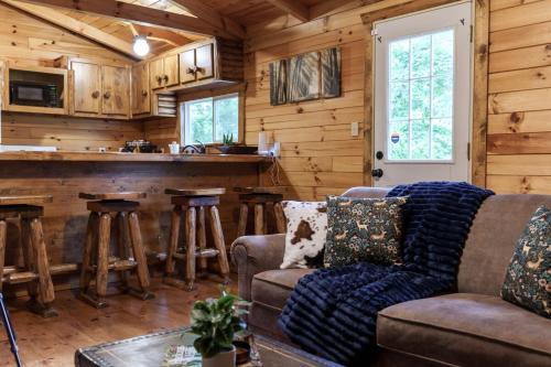 Copperhead Cabin- Hocking Hills Hot Tub Games