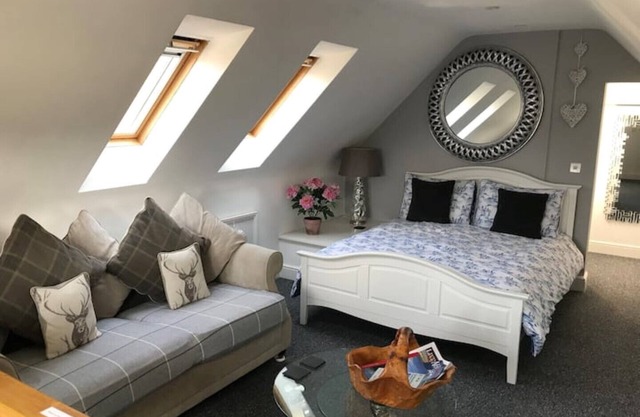 Coquet Apartment - stroll to Castle and Hermitage