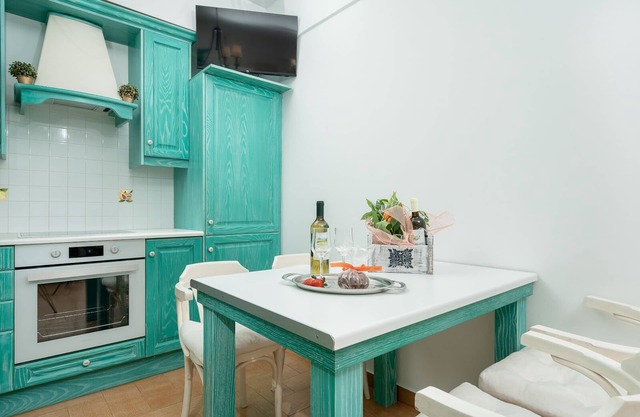 Coral Cottage House (near the airport & the beach)