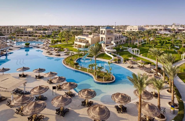 Coral Sea Holiday Resort and Aqua Park