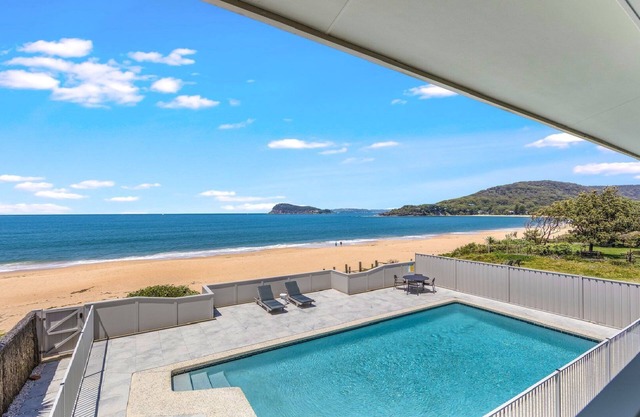 Coral Sea - Waterfront with Pool