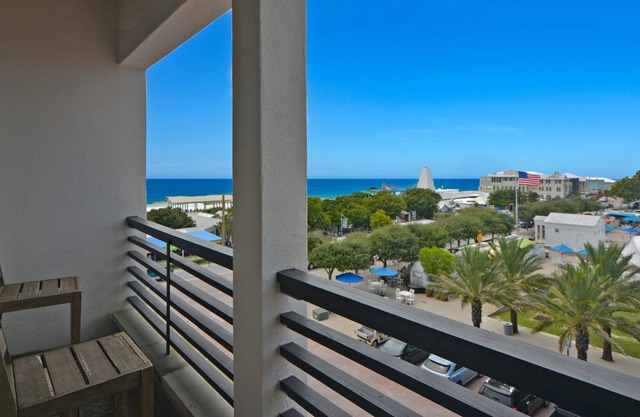 Cork the Whine- Seaside, FL Balcony with town views, Stylish luxury