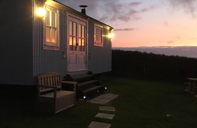 Cornakey Farm Luxury Shepherds Hut and Hot Tub