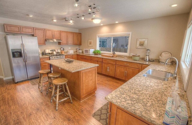 Corner Pocket Chalet - 5 Bedrooms, Pool Table