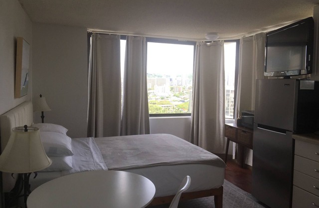 Corner Unit Studio@Waikiki Hotel Building 1 day min