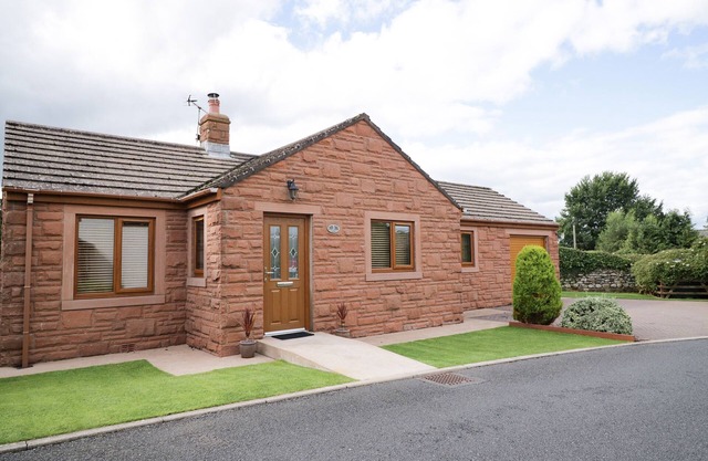 CORNERWAYS, pet friendly, with open fire in Appleby-In-Westmorland