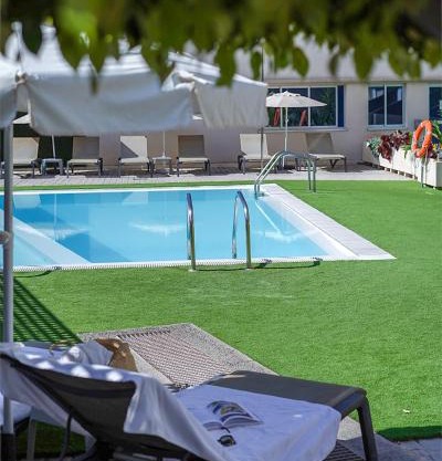 Cornisa Apartments