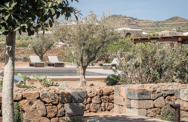 Corte Pantesca I, chic dammuso with pool, seaviews and sunset