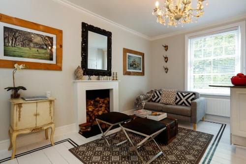 Cosy 1BR Apt with Balcony, East Putney,2min Tube