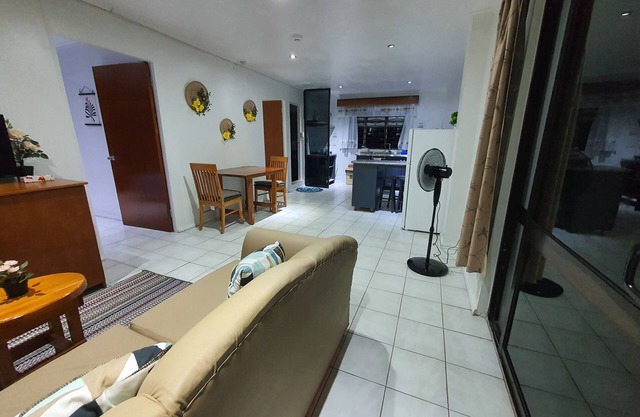 Cosy 2-bedroom Unit with Pool WIFI