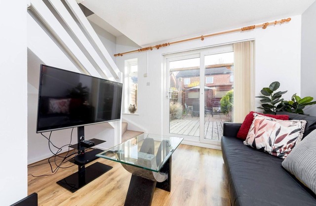 Cosy 2BR Home Near Milton Keynes Centre