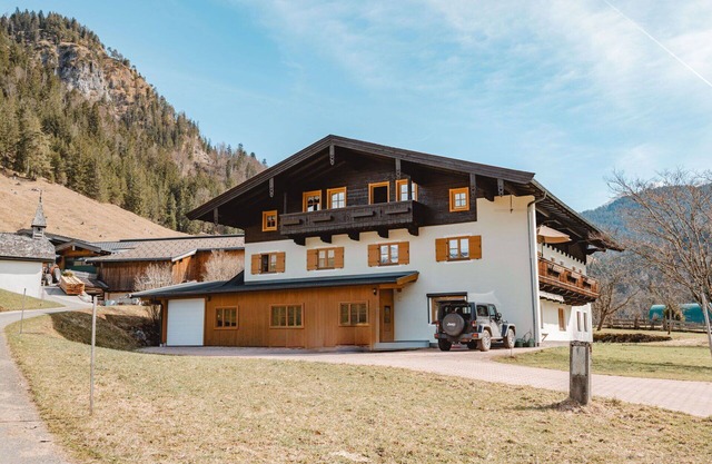 Cosy apartment in villa for 3 guests with TV, balcony and parking