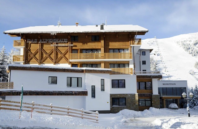 Cosy apartment for 4 guests with WIFI, pool, TV, balcony, pets allowed and panoramic view