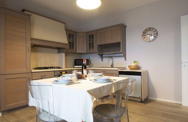 Cosy apartment for 6 people with private pool, WIFI, TV, terrace, pets allowed and panoramic view