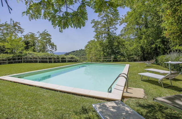 Cosy apartment in villa for 3 guests with WIFI, pool, TV, terrace and pets allowed