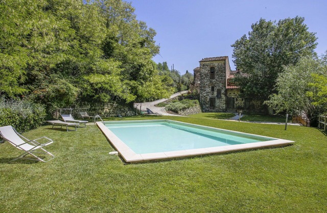 Cosy apartment in villa for 3 people with WIFI, pool, TV, patio and pets allowed