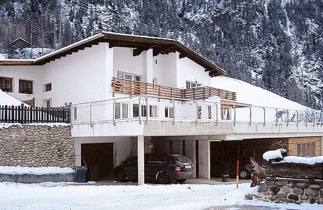 Cosy apartment for 5 guests with WIFI, TV and balcony
