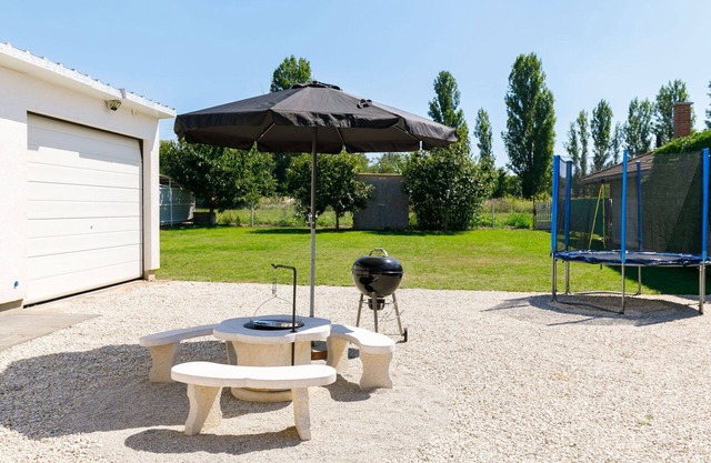 Cosy apartment for 5 guests with A/C, WIFI, TV and balcony