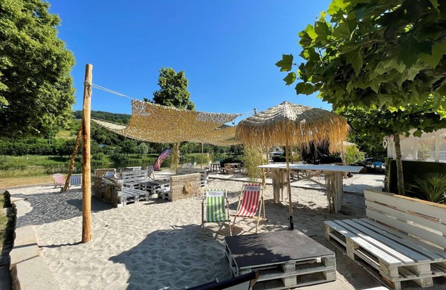 Cosy apartment for 4 people with WIFI, pool and TV