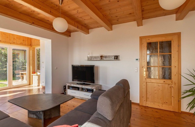 Cosy apartment for 10 guests with WIFI, TV and patio