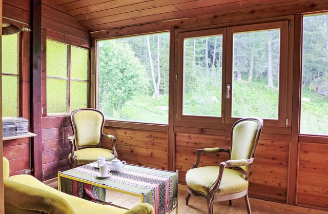 Cosy apartment for 10 people with WIFI, TV, patio and parking