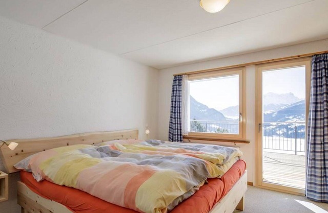 Cosy apartment for 10 guests with TV and balcony