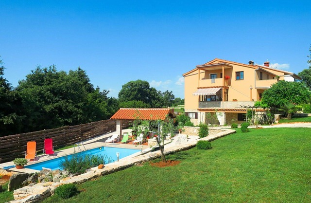 Cosy apartment for 3 guests with WIFI, pool, A/C, TV, terrace, pets allowed and parking