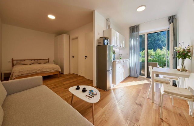 Cosy apartment for 4 guests with WIFI, TV, terrace and parking