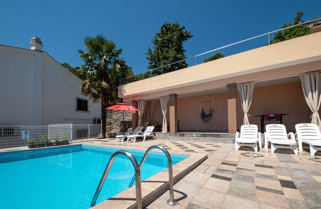 Cosy apartment for 4 guests with WIFI, A/C, pool, TV, terrace and pets allowed