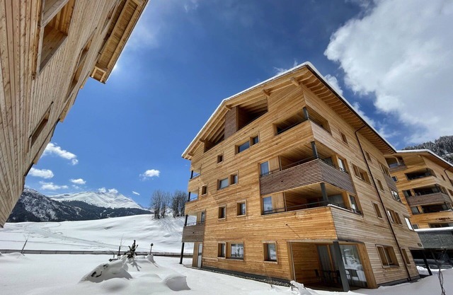 Cosy apartment for 4 people with WIFI, pool, hot tub, TV, balcony and panoramic view