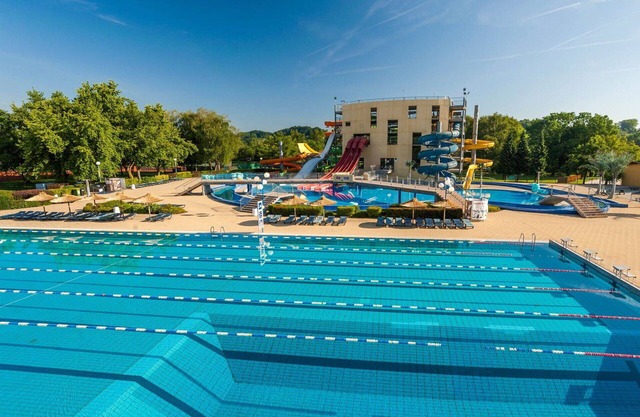 Cosy apartment for 4 people with pool, A/C, WIFI, TV and balcony