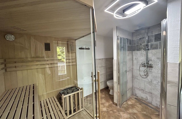 Cosy apartment for 5 people with hot tub, WIFI, TV, patio and pets allowed