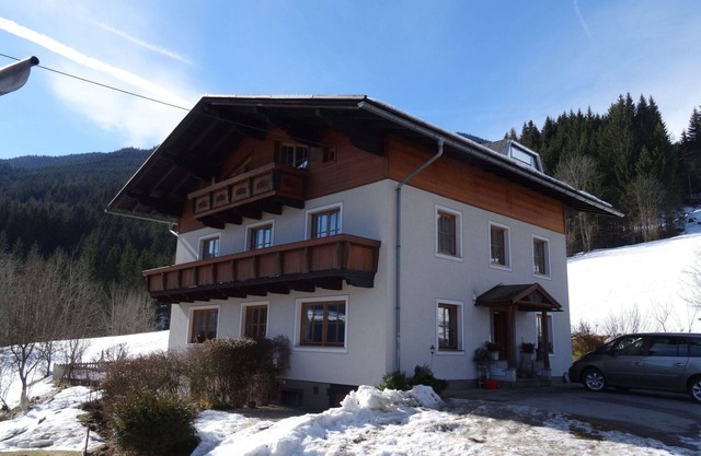 Cosy apartment for 6 people with TV, balcony and parking