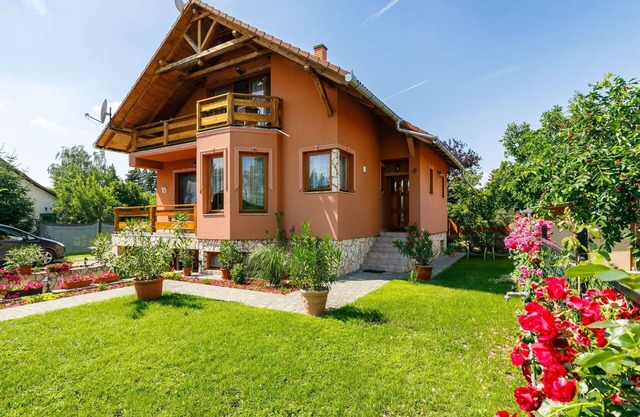 Cosy apartment for 6 guests with WIFI, A/C, TV and patio