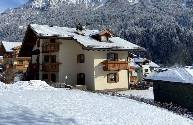 Cosy apartment for 6 people with WIFI, TV, balcony and parking