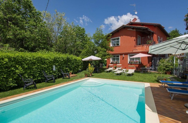 Cosy apartment for 8 guests with pool, WIFI, TV, terrace and pets allowed