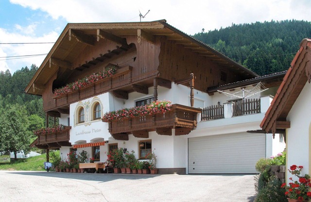 Cosy apartment for 4 people with WIFI, TV and balcony