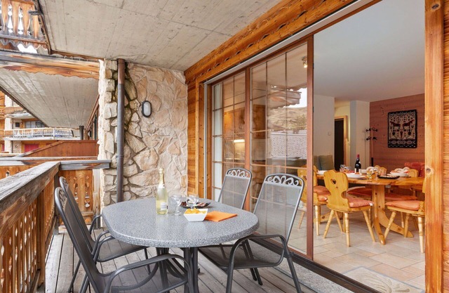 Cosy apartment for 4 guests with WIFI, TV, balcony and pets allowed