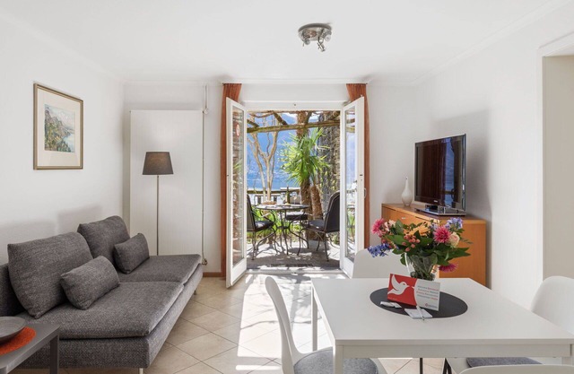 Cosy apartment for 4 people with WIFI, TV, patio, pets allowed and panoramic view