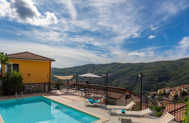 Cosy apartment for 6 people with WIFI, pool, TV, patio and panoramic view