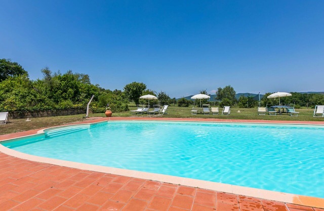 Cosy apartment in villa for 4 people with pool, WIFI, TV, patio and pets allowed