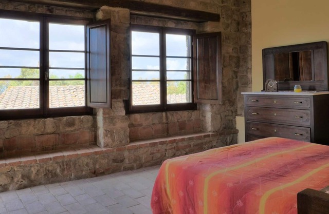 Cosy apartment in villa for 4 people with pool, WIFI, TV, balcony and parking