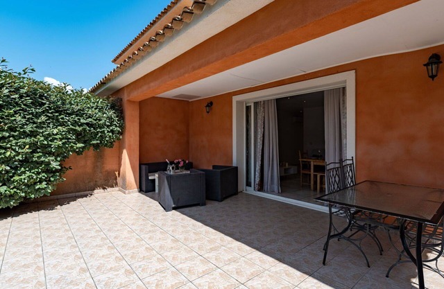 Cosy apartment in villa for 7 guests with A/C, pool, WIFI, TV and terrace
