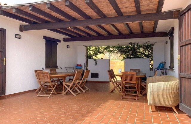 Cosy apartment in villa for 10 guests with A/C, TV, terrace, pets allowed and parking