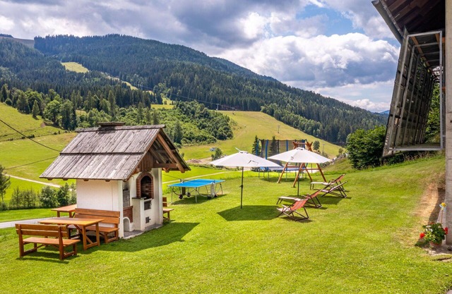 Cosy apartment in villa for 9 people with WIFI, TV and patio