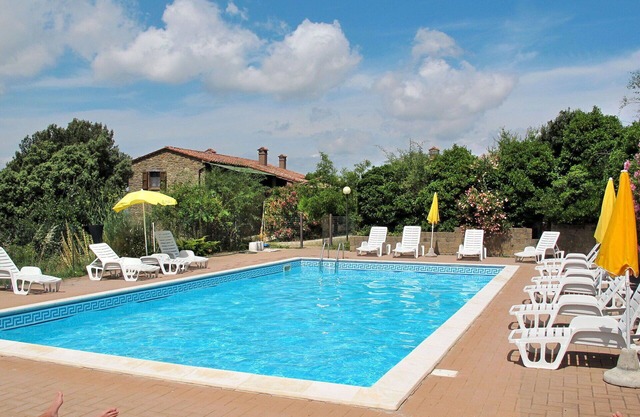 Cosy apartment in villa for 6 people with pool, WIFI, TV, terrace and pets allowed