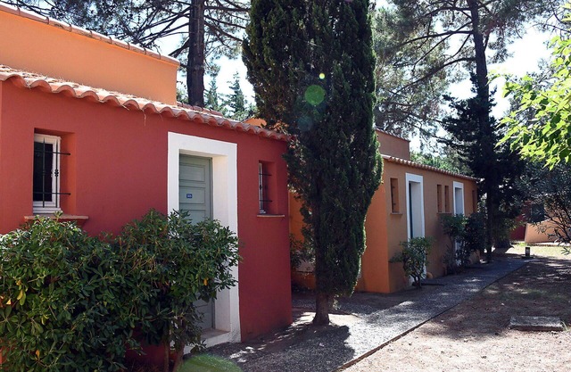 Cosy apartment in villa for 6 guests with pool, WIFI, A/C, TV, terrace, pets allowed and parking