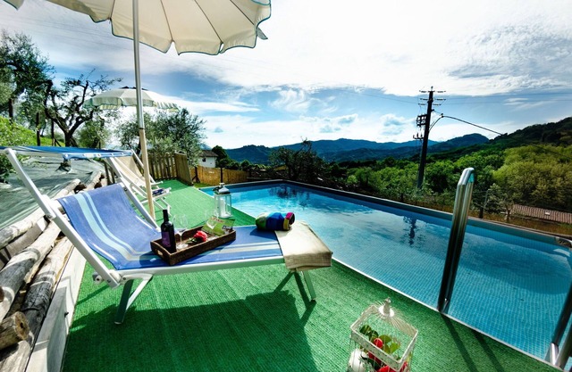 Cosy apartment in villa with A/C, internet, pool, TV, terrace, panoramic view, close to Lucca