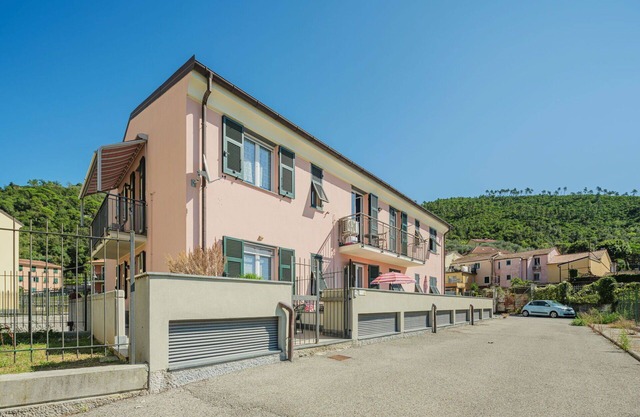 Cosy apartment for 5 guests with A/C, WIFI, TV, patio and pets allowed